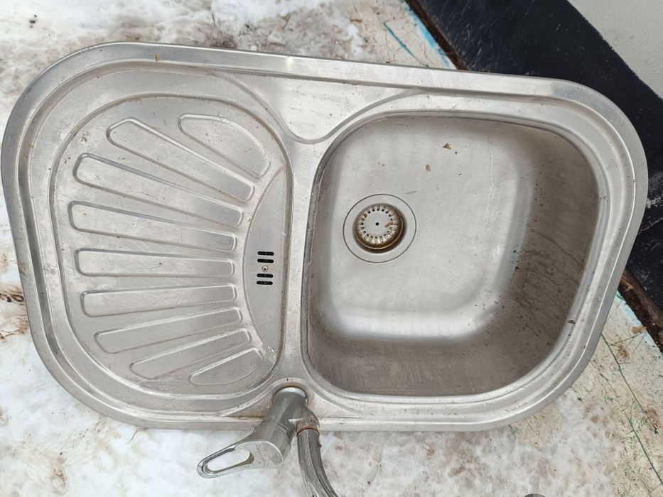 Мойка для кухни в хорошем состоянии.