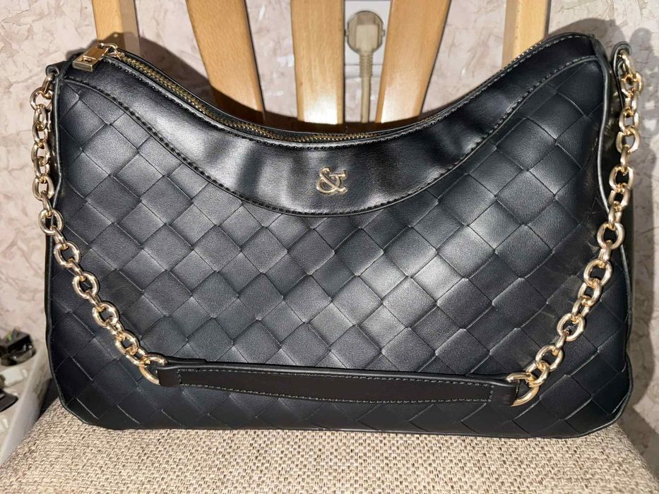 Дамска чанта интересен модел