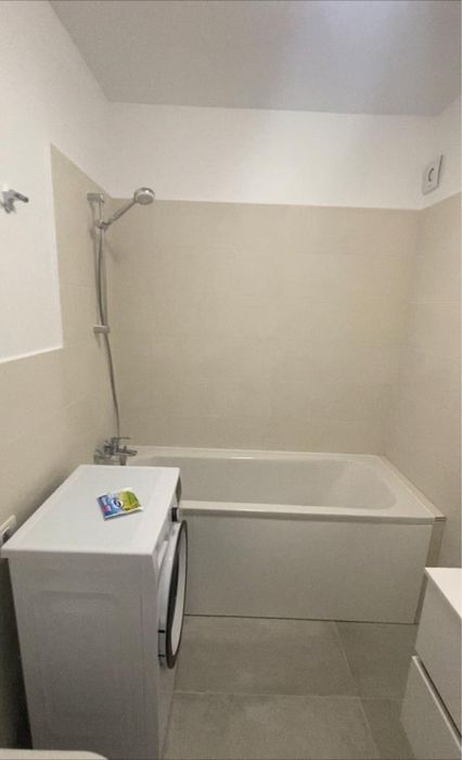 Inchiriez apartament cu curte