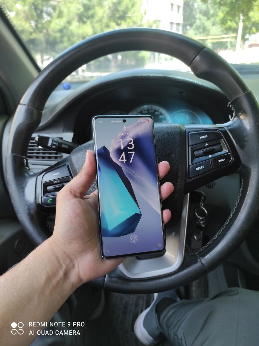 Vivo V30E 8/256gb holati yengide garantiyasi bor