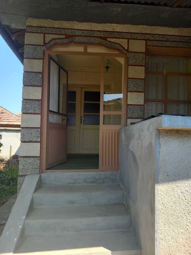 Продава се Къща в Русе, Център - 1540 кв.м за 17 €/кв.м - Снимка #3
