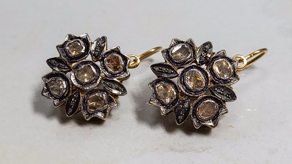 Cercei din aur de 14K cu diamante naturale țintuite în argint