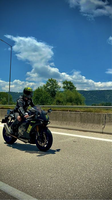 Yamaha R1 RN32 2016