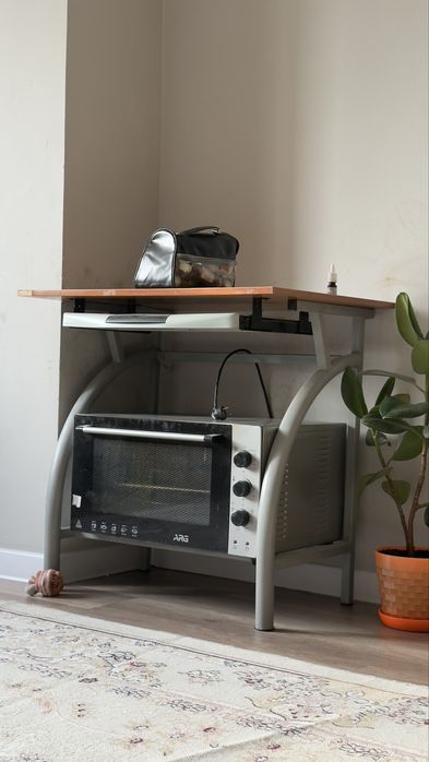 Компьютерный стол сатылады