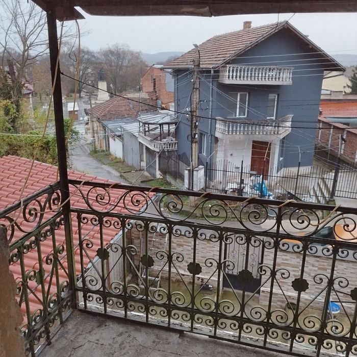 Продавам етаж от къща