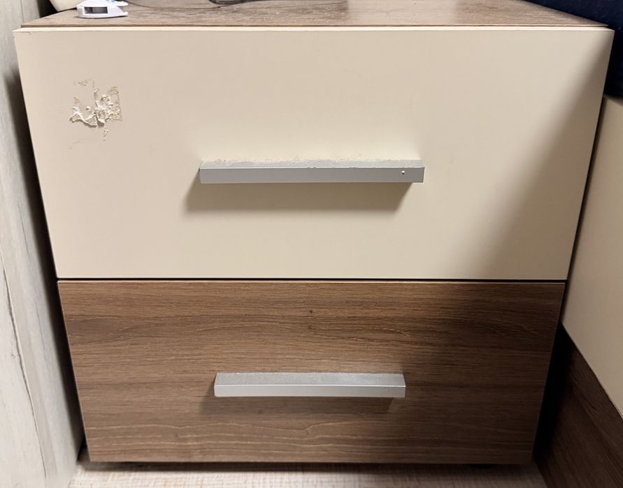 Обзавеждане за спалня- гардероб, скрин и 2 нощни шкафчета