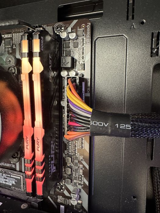 Pc gaming 3060 12gb, ryzen 5 5600G, 16 gb ram.