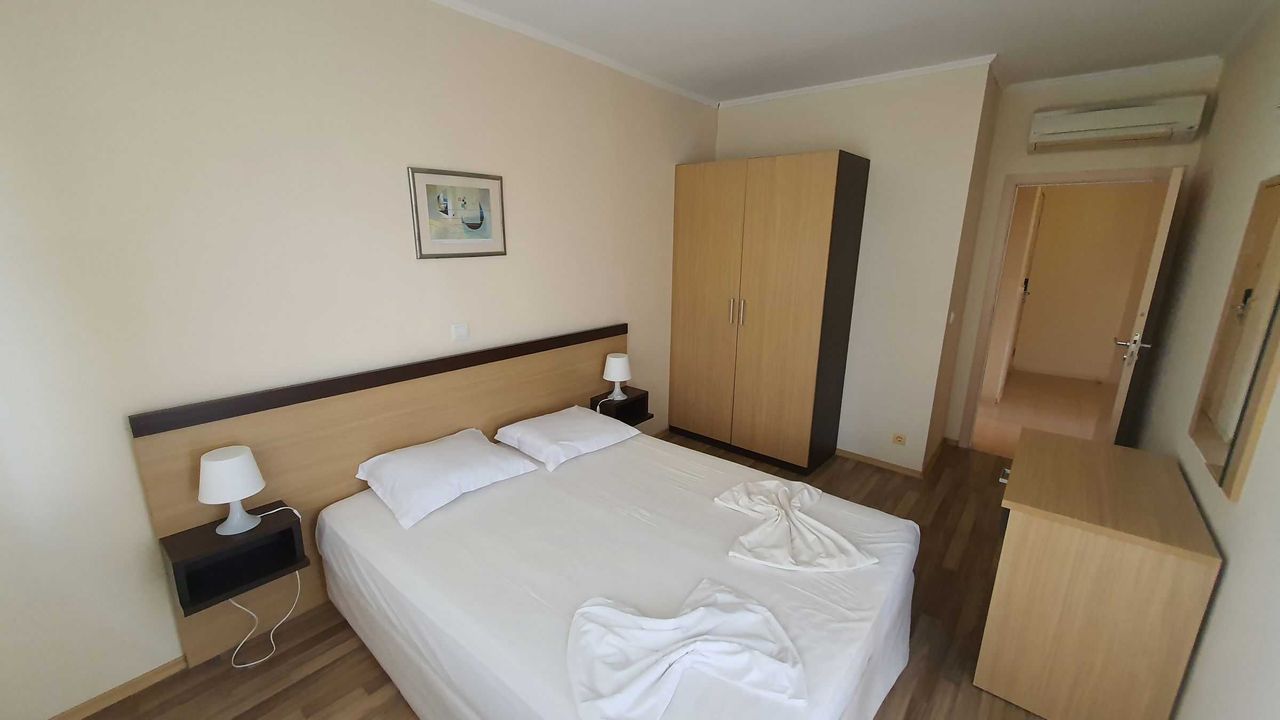 Продава се Тристаен апартамент в Обзор - 92 кв.м за 499 €/кв.м - Снимка #2