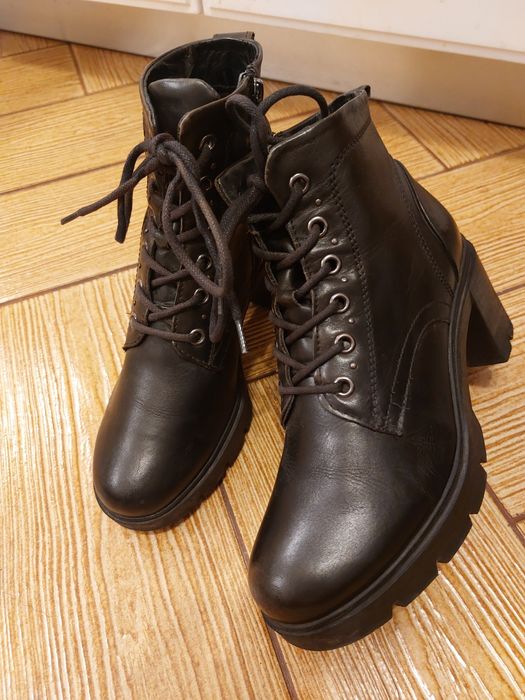 Ghete Quechua mărime 37. Piele naturala.