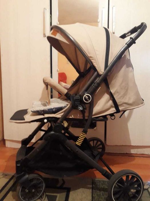 Коляска прогулочная