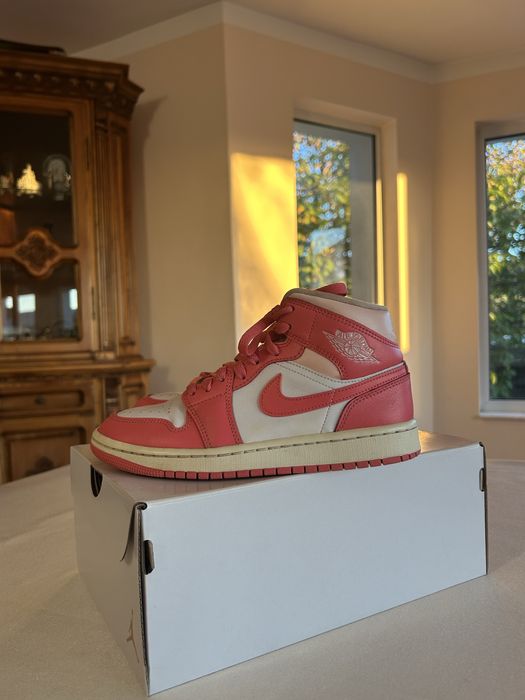 Air Jordan 1 Mid "Strawberries and Cream" autentici