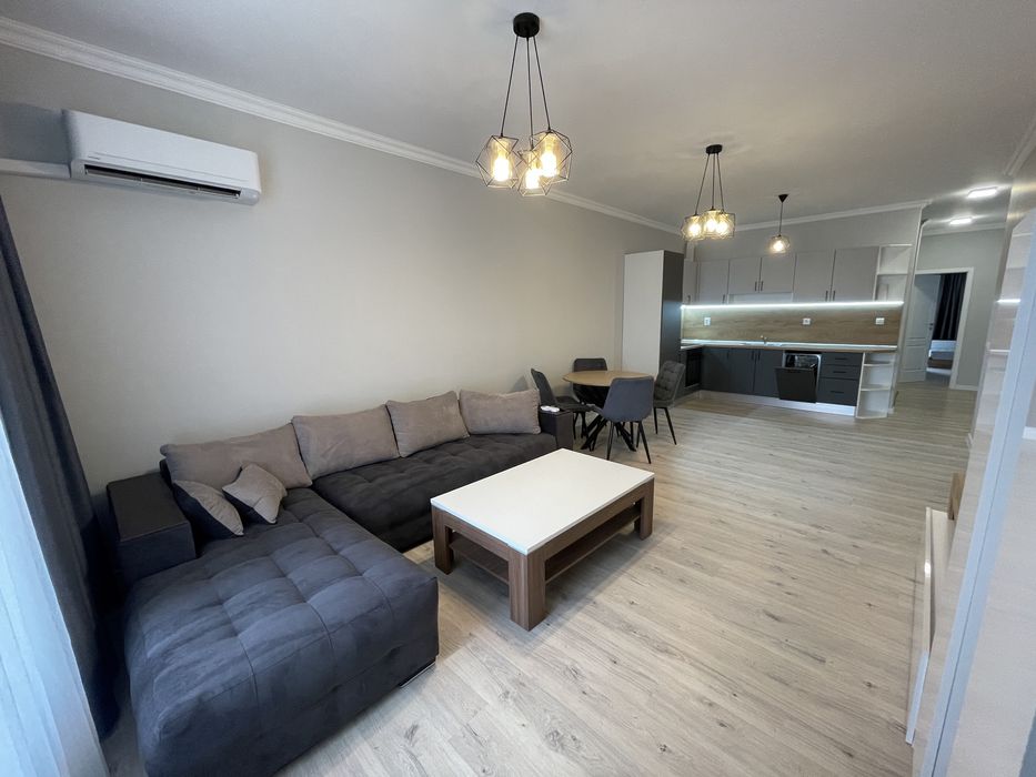Дава се под наем Тристаен апартамент в Бургас, Изгрев - 103 кв.м за 816 € - Снимка #1