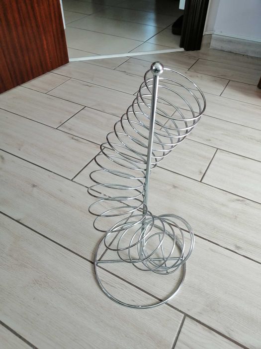 Suport cromat pentru fructe. Forma spiralata
