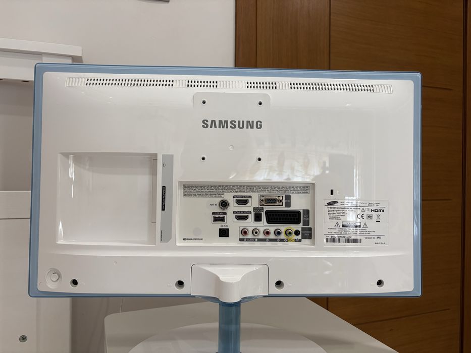 Телевизор Samsung T24D391