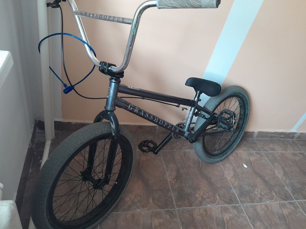 Велосипед BMX в идеальном состоянии
