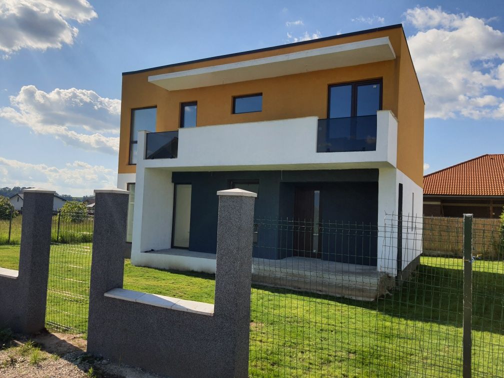 Proprietar vand casa Harman aleea 14