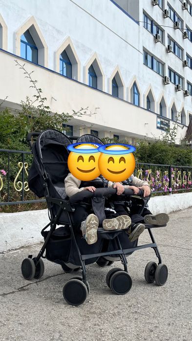 Продается двухместная коляска