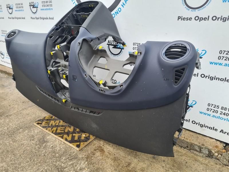 Plansa bord albastra Opel Corsa D facelift