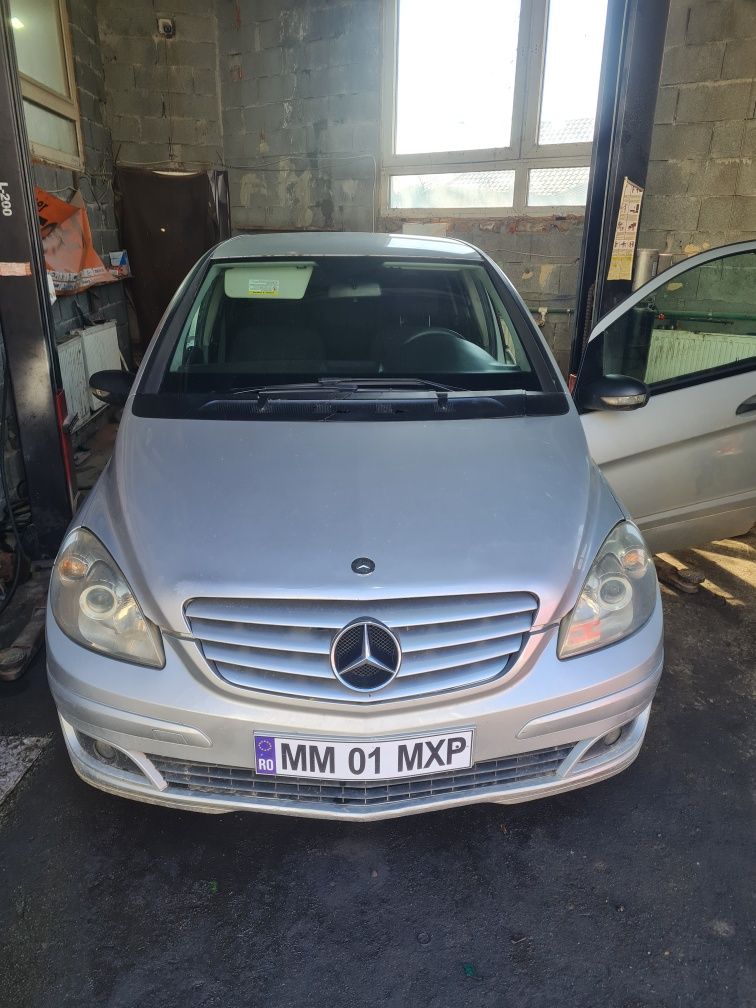 Dezmembrez Mercedes B Class 1.5 benzina