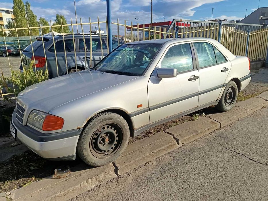 Мерцедес Ц200 /  Mercedes C200