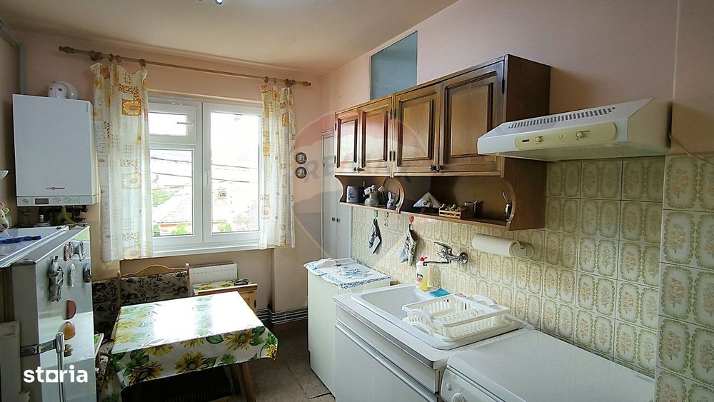 Apartament 3 camere, Centru  59000Euro, etaj 2