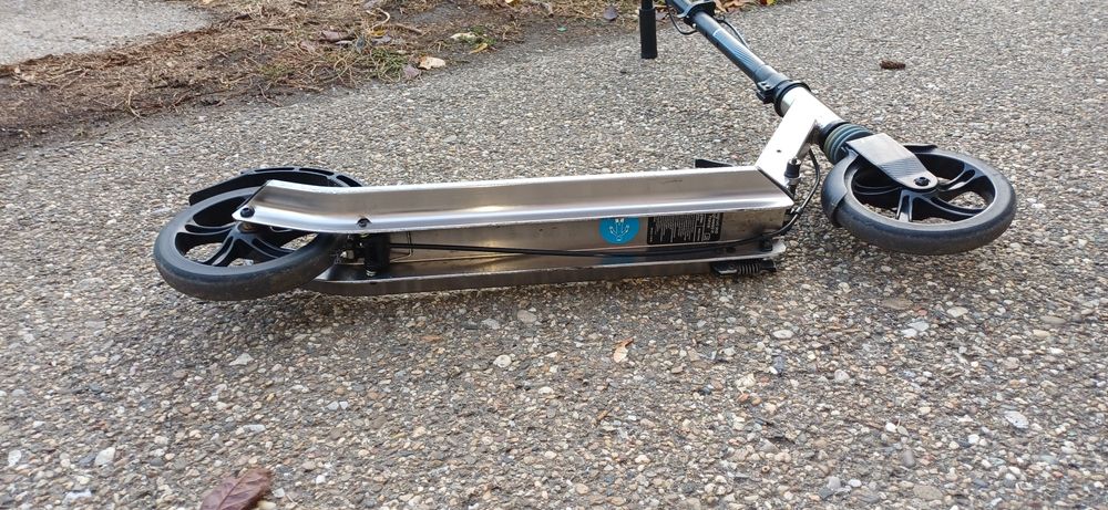 Vând trotinetă pentru copii preț 250,predare doar in Arad