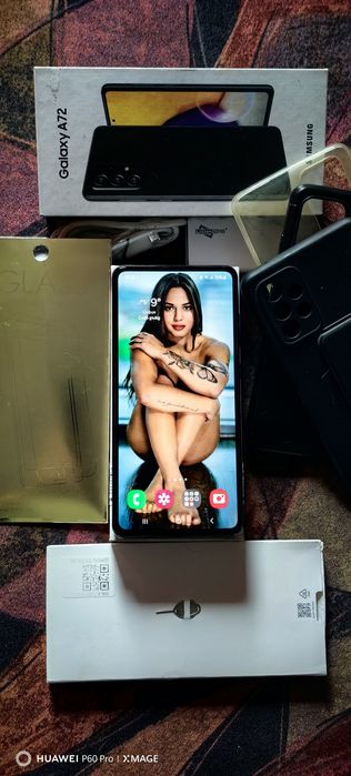 SAMSUNG GALAXY A72-Перфектно състояние+много подаръци.Заявен