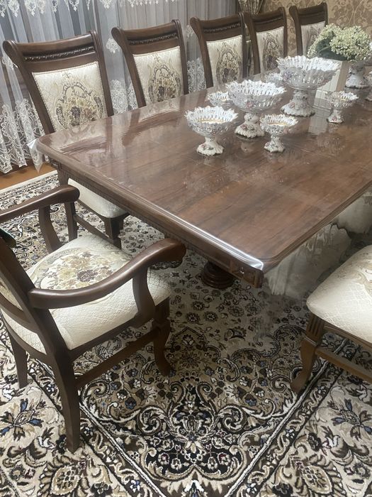 Продоетса стол, стуля 12 персон срочно