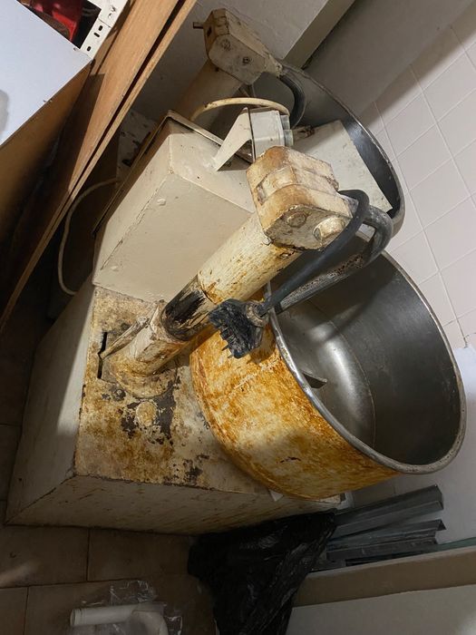 Продавам фурна и миксер за приготвяне на закуски