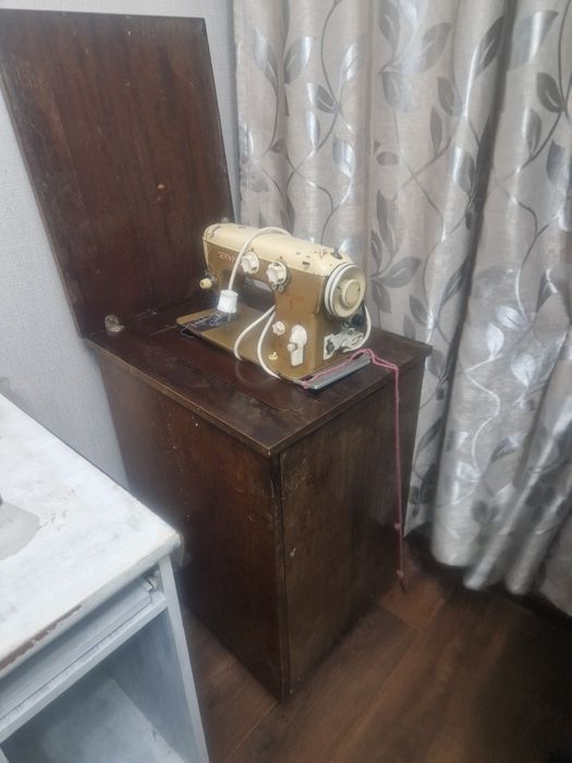 Продаётся швейная машина