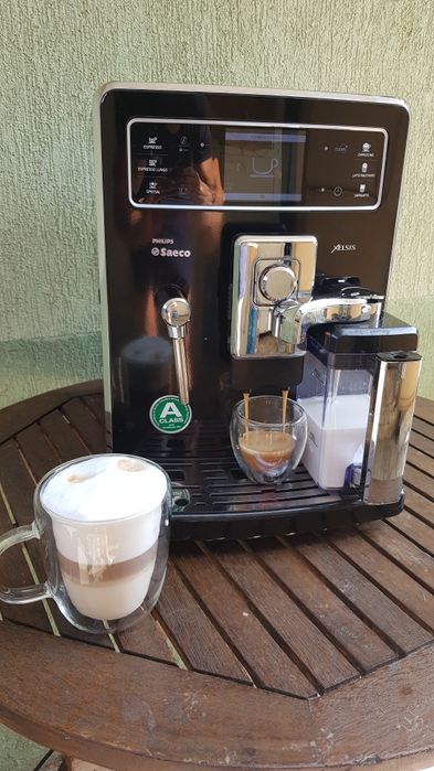 Кафемашина Saeco Xelsis обслужена изцяло. Топ клас! БГ меню! Тъч скрий