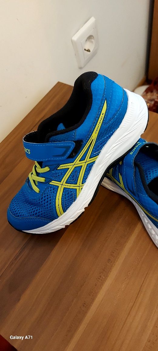 Детски маратонки Asics,безупречно състояние.