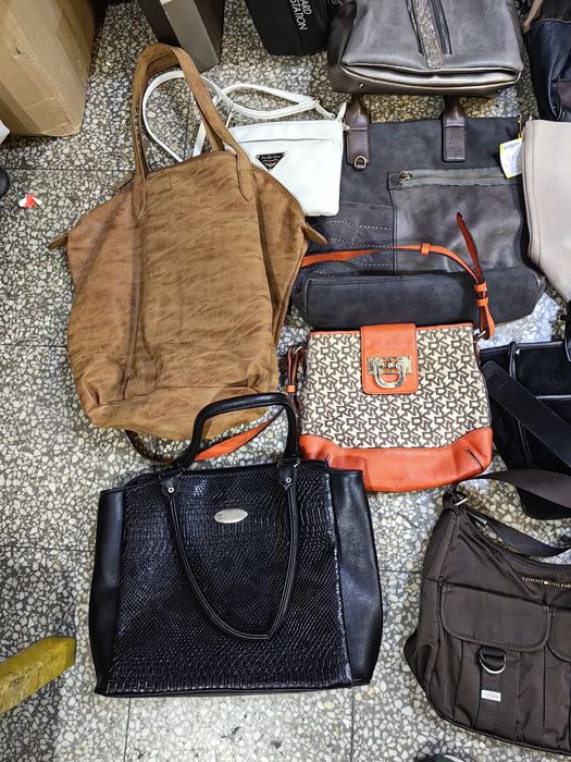 На едро дамски чанти 23 броя за 180 лв