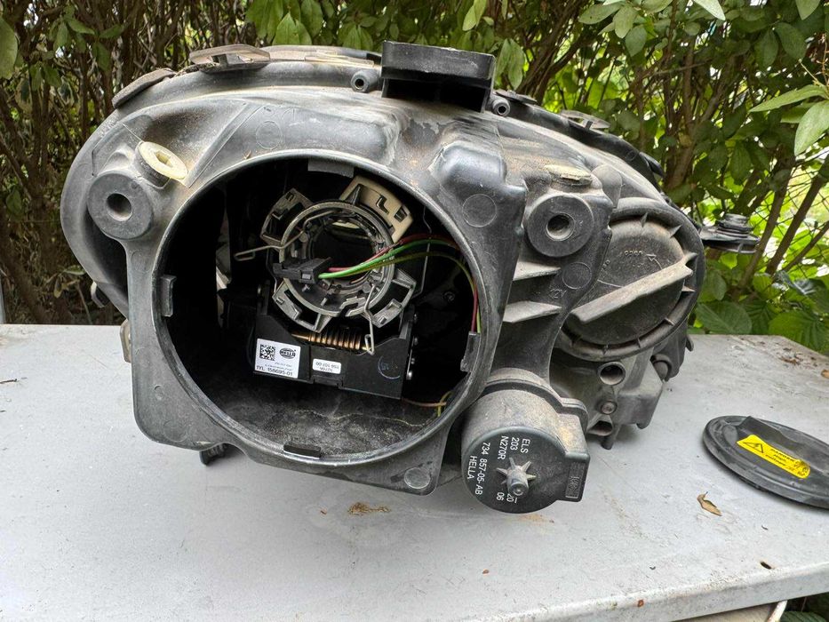 Ляв завиващ ксенонов фар за Mercedes ML W164