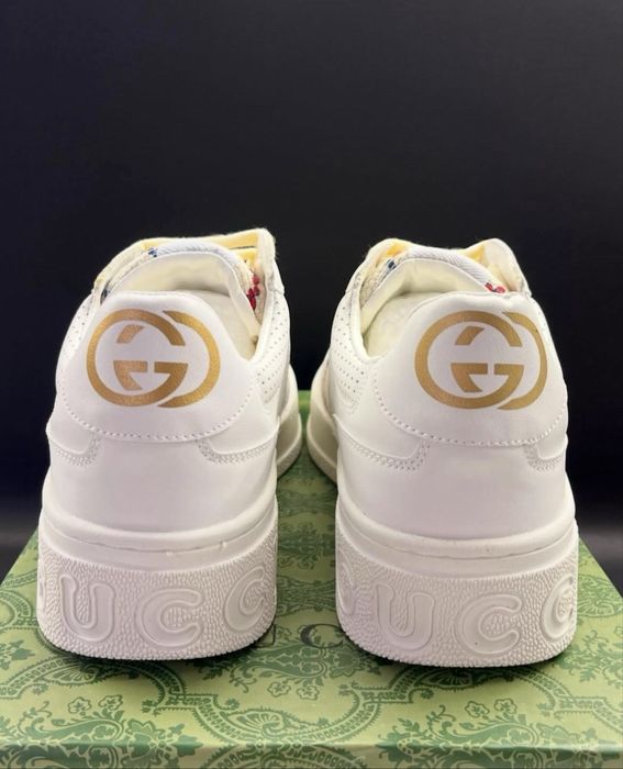 Модел на Gucci изящество в обувка