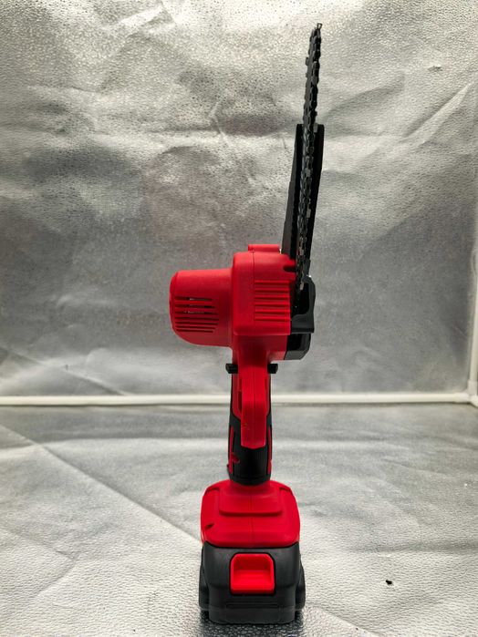 Mini fierastrau cu lant Kraftech 48V 229 lei