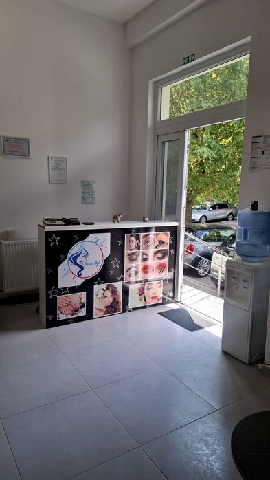 Studio style închiriază 4 posturi