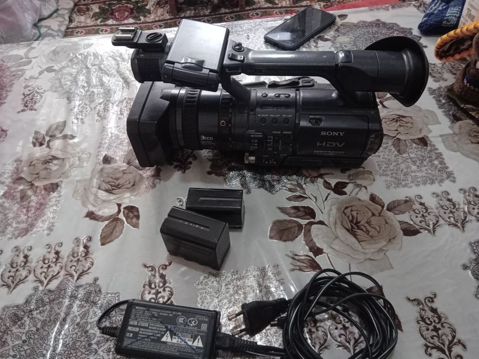 Видеокамера сотилади