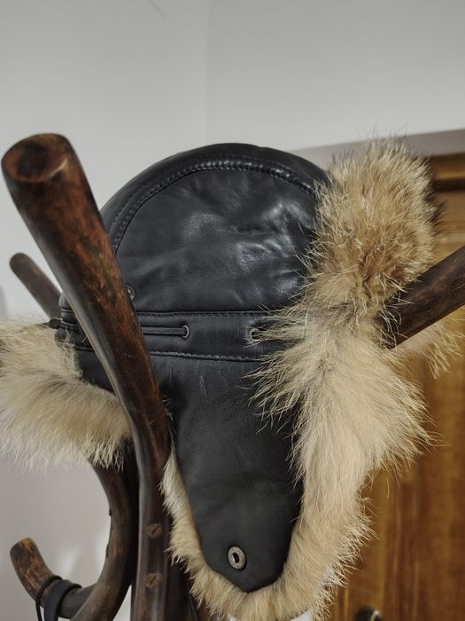 Vând căciulă bărbătească din blană de enot