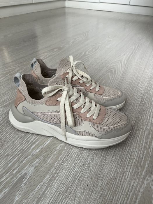 Кроссовкий zara