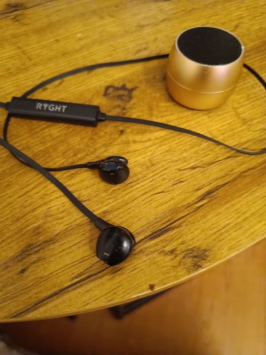 Vand casti Bluetooth ryght ín states foarte buna suna  foarte bine