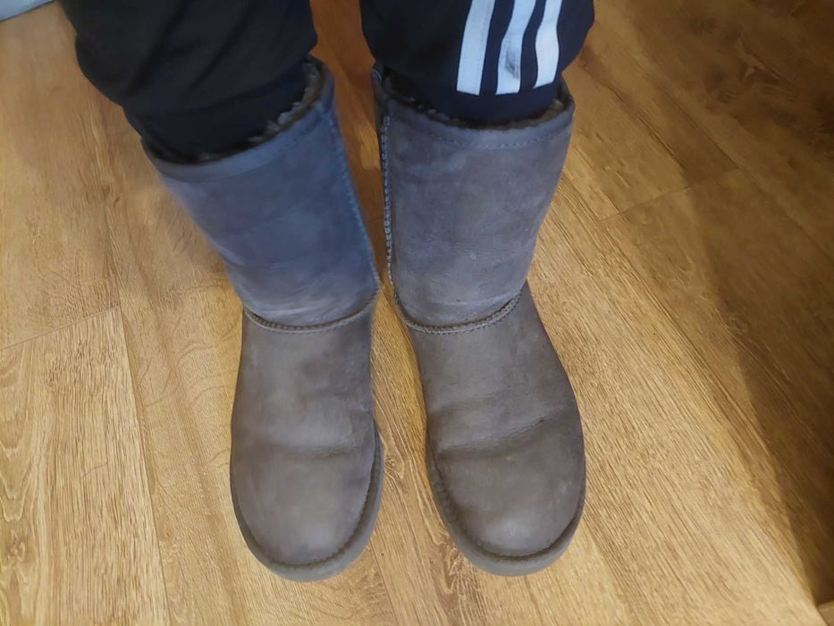 Cizme UGG  gri, in stare buna