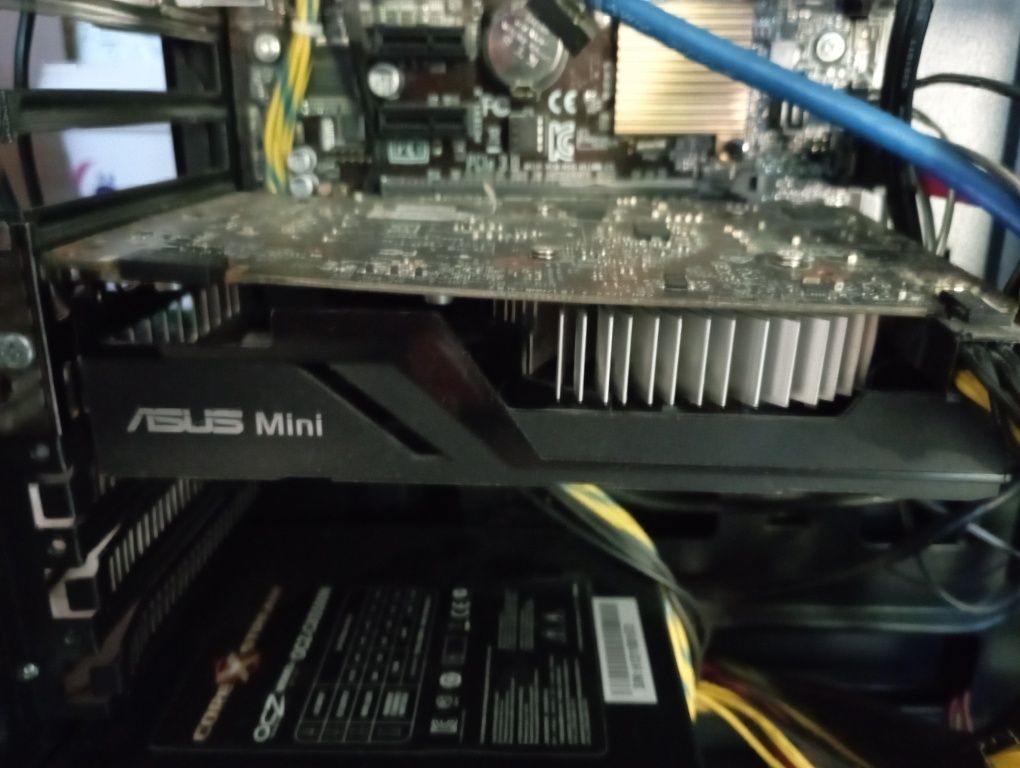 Vând placa video gtx 950 asus mini