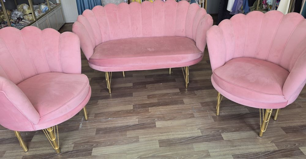 Диван с креслом для офиса или салона красоты