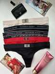 Victoria`s Secret нови оригинални дамски бикини тип прашки M размер