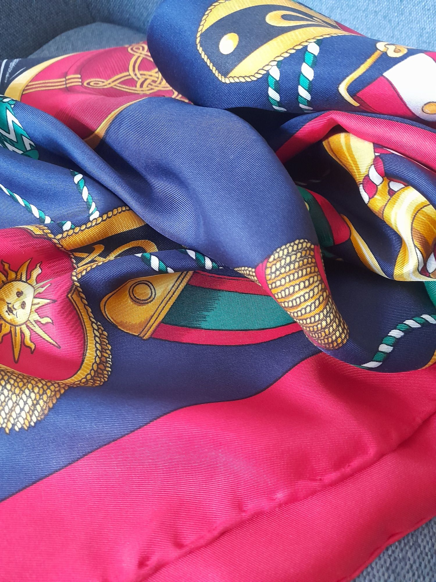 Esarfa Celine Paris, matase, 450 lei, deosebita