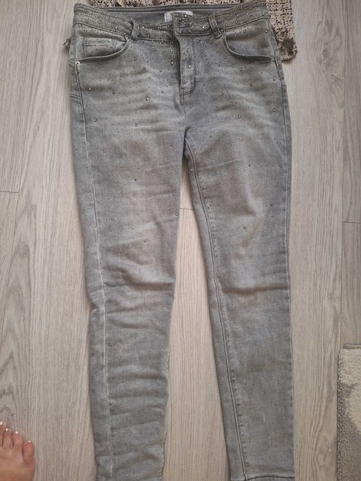 Дамски дънки и две блузи