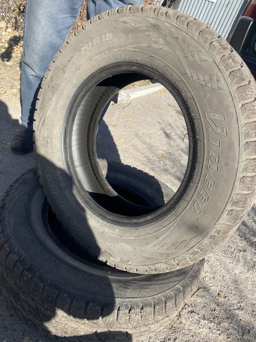 Зимние шины Viatti 205/70/15 комплект на одном баллоне грыжа