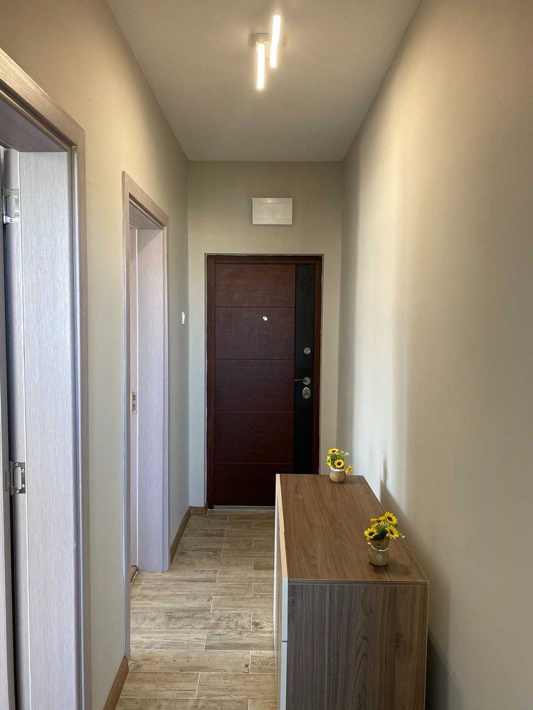 Дава се под наем Двустаен апартамент в Бургас, Зорница - 45 кв.м за 425 € - Снимка #2