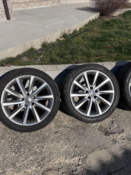 Оригинални джанти Vw Samarkands с летни гуми 245 40 18